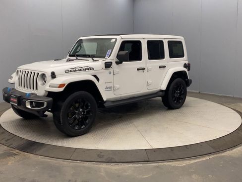 Used 2022 Jeep Wrangler Unlimited Sahara w/ Cold Weather Group AWD/4WD image 9