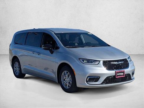 New 2026 Chrysler Pacifica Select FWD image 7