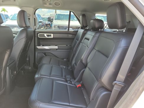 Used 2023 Ford Explorer XLT w/ Equipment Group 202A RWD image 12