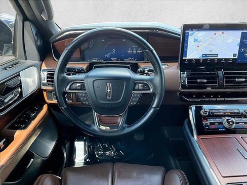 Used 2023 Lincoln Navigator Reserve image 7