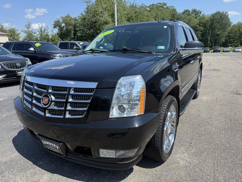 Used 2013 Cadillac Escalade Luxury AWD/4WD image 2
