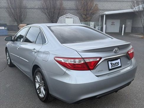 Used 2016 Toyota Camry SE image 4