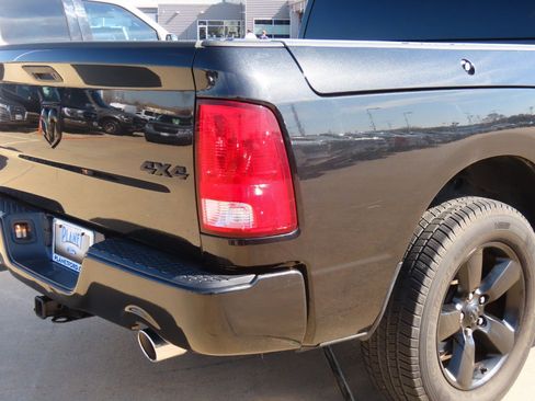 Used 2018 RAM 1500 Express w/ Black Ram 1500 Express Group image 12