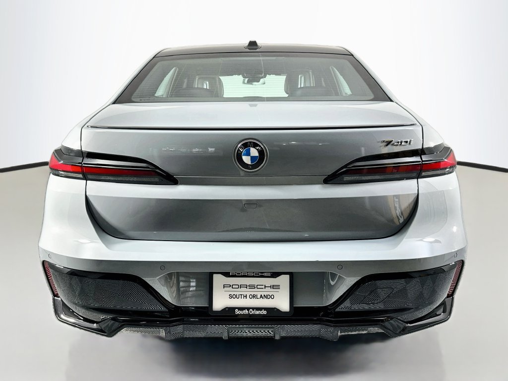 Used 2023 BMW 740i w/ Parking Assistance Package RWD image 10