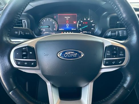Certified 2022 Ford Explorer XLT w/ Class IV Trailer Tow Package image 25