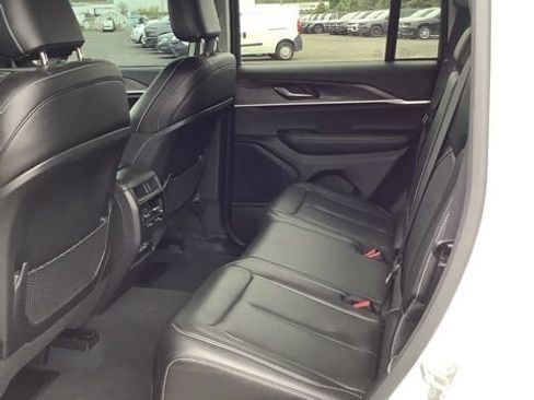 Used 2023 Jeep Grand Cherokee Limited AWD/4WD image 14