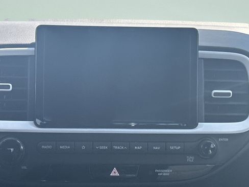 Used 2022 Hyundai Venue Limited FWD image 18