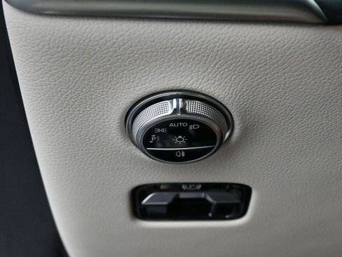 Used 2024 Mercedes-Benz GLC 300 4MATIC image 27