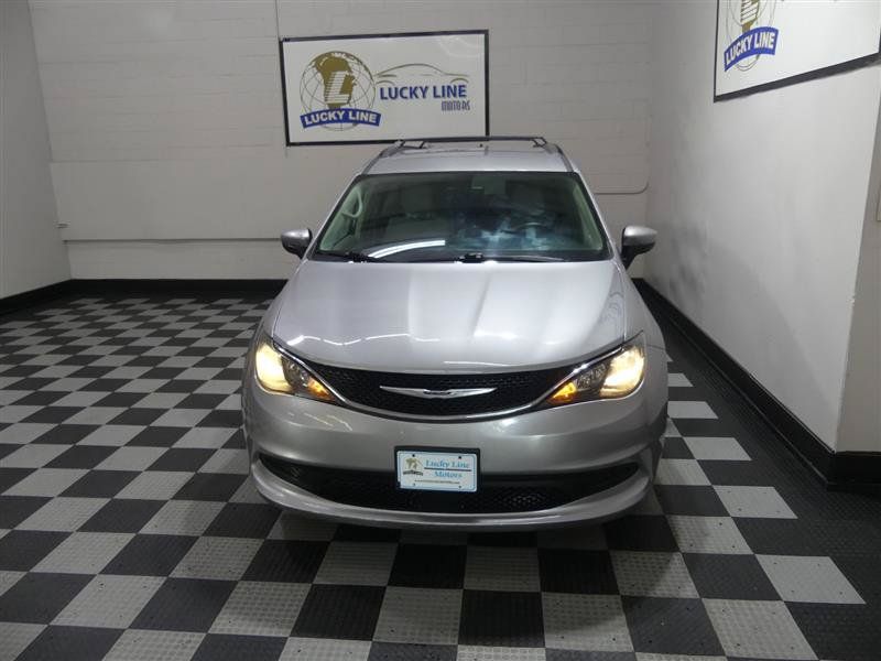 Used 2021 Chrysler Voyager Lxi FWD image 3