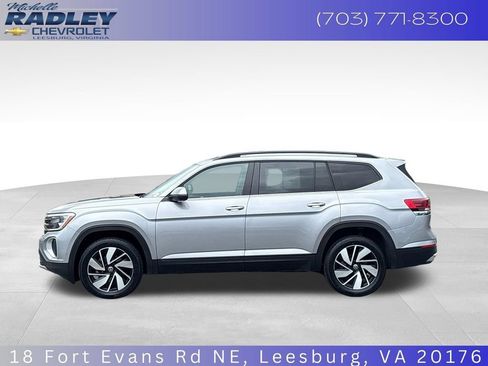 Used 2025 Volkswagen Atlas SE AWD/4WD image 2