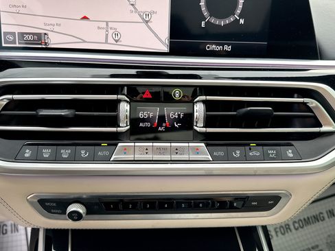 Used 2021 BMW X7 M50i AWD/4WD image 17
