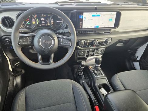 Used 2024 Jeep Wrangler Unlimited w/ Convenience Group image 12