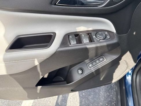 Used 2021 Chevrolet Equinox Premier FWD image 18