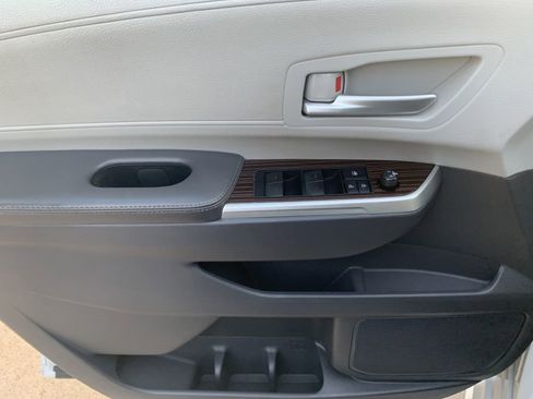 Used 2022 Toyota Sienna XLE image 9