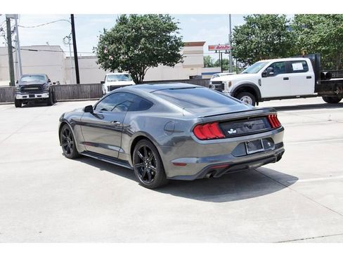 Used 2018 Ford Mustang Coupe w/ Black Accent Pkg RWD image 2
