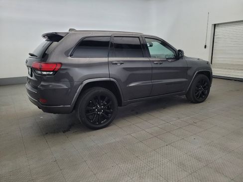 Used 2018 Jeep Grand Cherokee Altitude AWD/4WD image 10