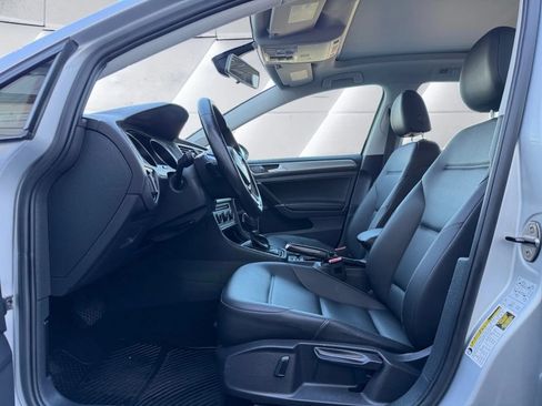 Used 2017 Volkswagen Golf SE FWD image 9