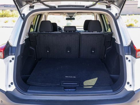 Used 2023 Nissan Rogue SV image 16