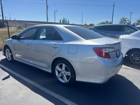Used 2014 Toyota Camry SE FWD image 4