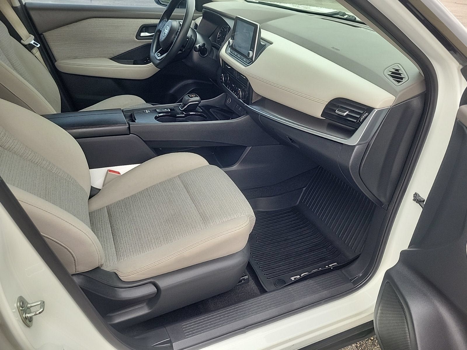 Used 2021 Nissan Rogue SV FWD image 14