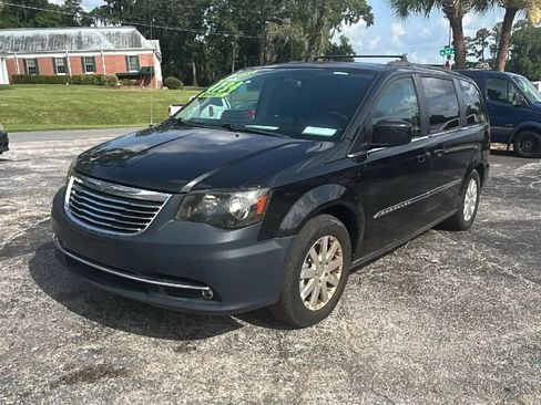 Used 2014 Chrysler Town & Country Touring FWD image 2