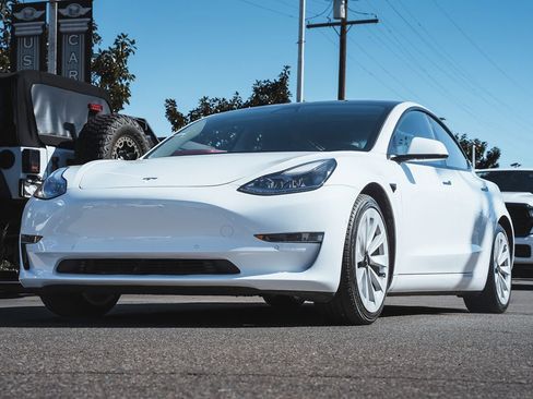 Used 2021 Tesla Model 3 Standard Range Plus image 3