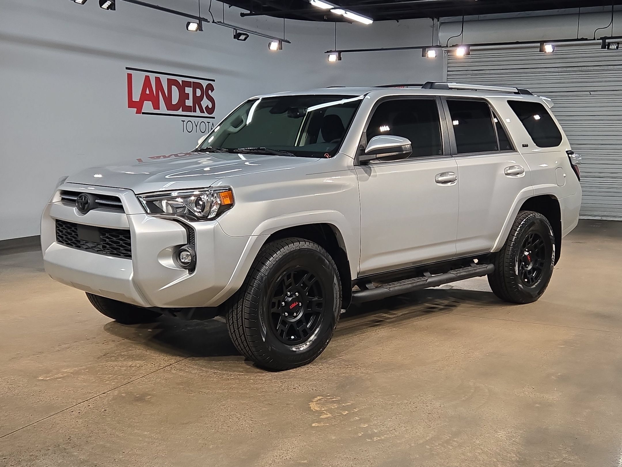 Used 2023 Toyota 4Runner SR5 AWD/4WD image 3