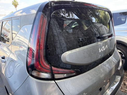 Used 2025 Kia Soul LX w/ LX Technology Package FWD image 9