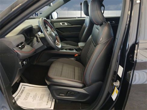 Used 2025 Ford Explorer ST-Line w/ ST-Line Street Pack image 9