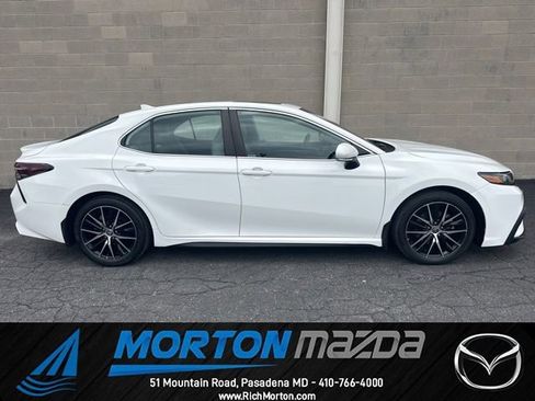 Used 2023 Toyota Camry SE w/ Cold Weather Package image 1