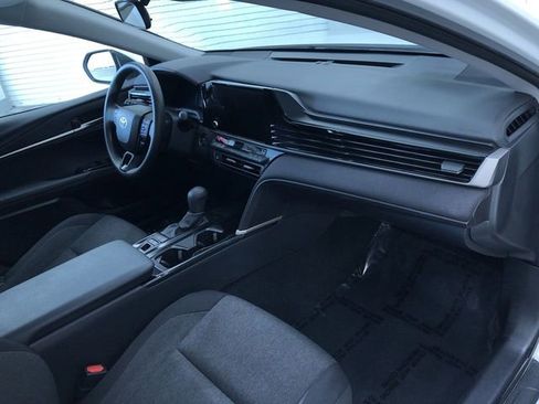 Used 2025 Toyota Camry LE image 24