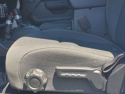 Used 2025 Jeep Wrangler Sport AWD/4WD image 7