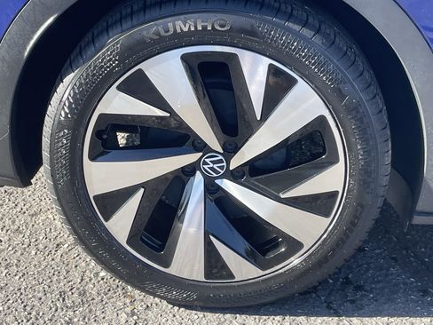 Certified 2021 Volkswagen ID.4 Pro S w/ Gradient Package image 7