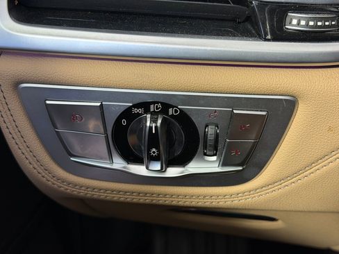 Used 2018 BMW 750i image 19