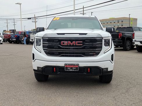 Used 2024 GMC Sierra 1500 AT4 w/ AT4 Premium Package AWD/4WD image 3