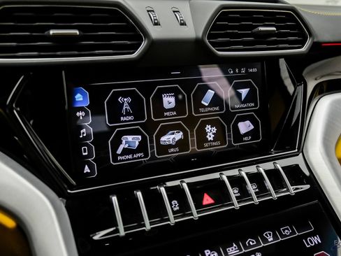 Used 2021 Lamborghini Urus AWD/4WD image 77