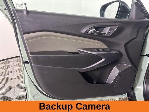 Used 2025 Chevrolet Trax ACTIV w/ Sunroof Package image 9