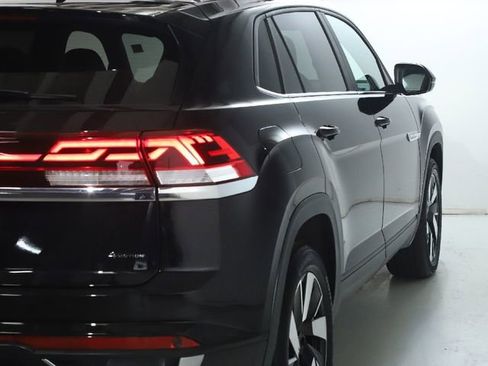 Used 2024 Volkswagen Atlas Cross Sport SE w/ Panoramic Sunroof Package image 45