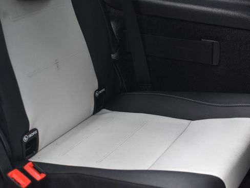 Used 2023 Mercedes-Benz GLB 250 image 32