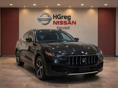 Used 2018 Maserati Levante AWD/4WD image 5
