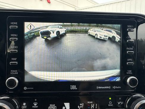 Used 2021 Toyota Highlander Limited image 19