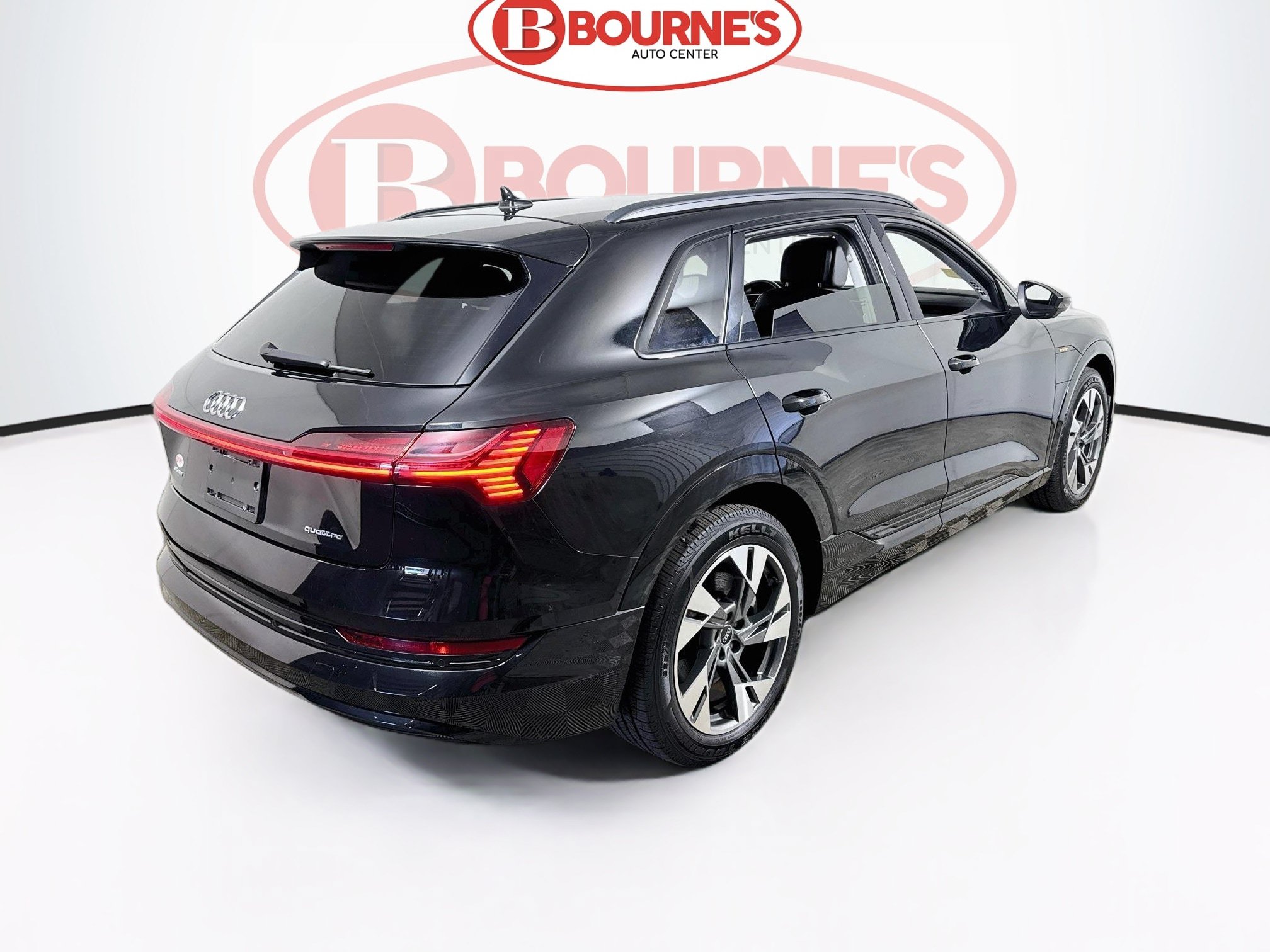 Used 2021 Audi e-tron Premium w/ Convenience Plus Package AWD/4WD image 11