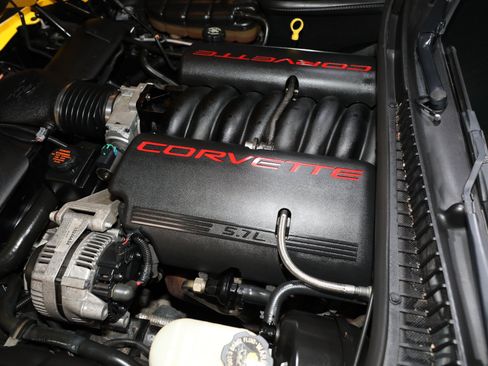 Used 2000 Chevrolet Corvette Coupe w/ Memory Pkg RWD image 73