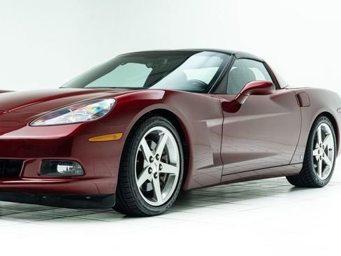 Used 2006 Chevrolet Corvette Coupe w/ Preferred Equipment Group RWD image 9