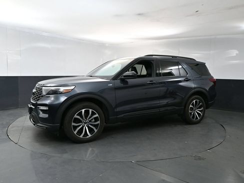 Used 2023 Ford Explorer ST-Line AWD/4WD image 2