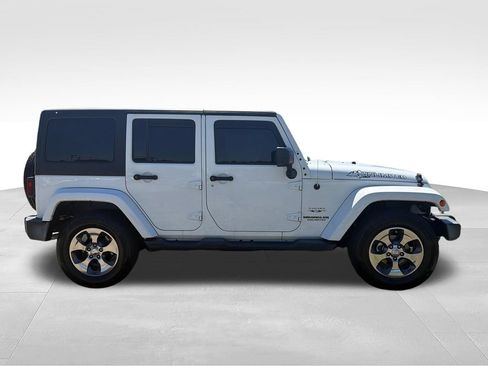 Used 2016 Jeep Wrangler Unlimited Sahara w/ Connectivity Group AWD/4WD image 6