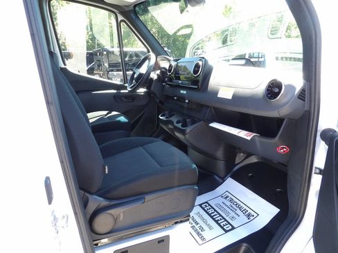 Used 2025 Mercedes-Benz Sprinter 2500 image 39