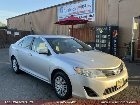 Used 2014 Toyota Camry LE FWD image 2