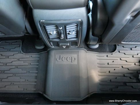 Used 2019 Jeep Grand Cherokee Altitude image 43