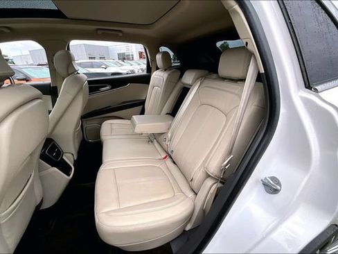 Used 2017 Lincoln MKX Reserve FWD image 19